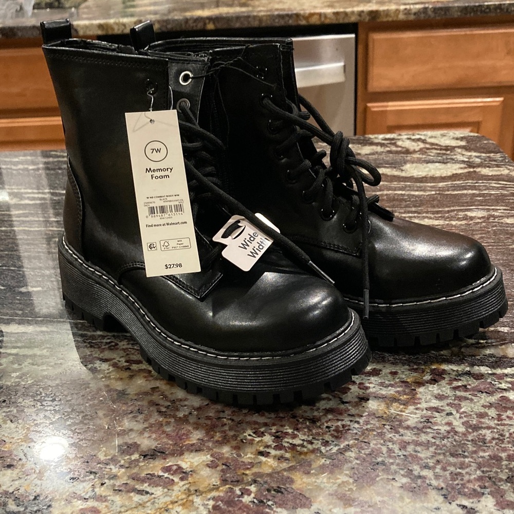 New No Boundaries Women's Black Memory Foam Combat Boots